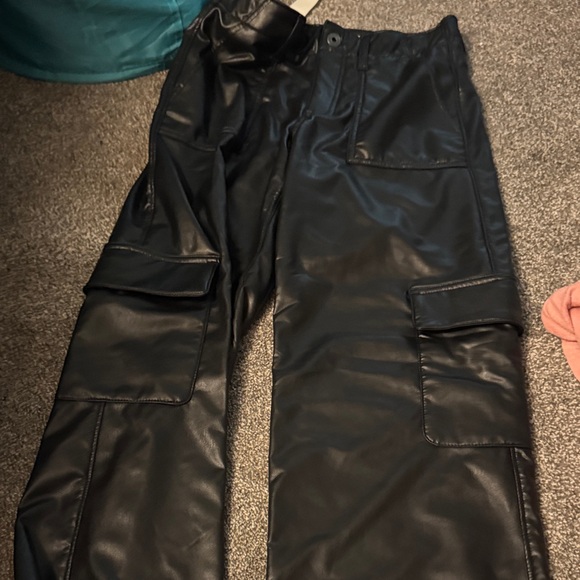 Abercrombie Kids Black Cargo Pants - Picture 1 of 2